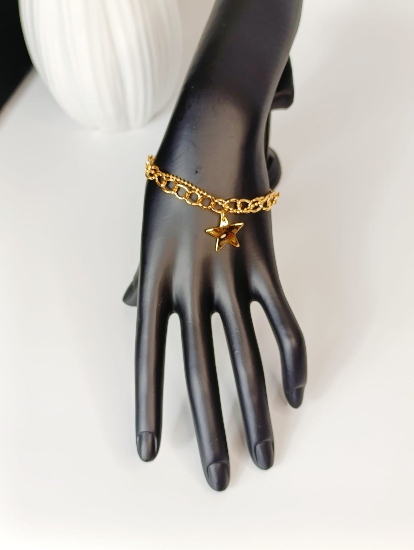 Star charm bracelet. Gold. Hypoallergenic. women jewelry. Chain bracelet. Gift for women. Star locket.