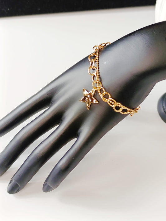 Star charm bracelet. Gold. Hypoallergenic. women jewelry. Chain bracelet. Gift for women. Star locket.
