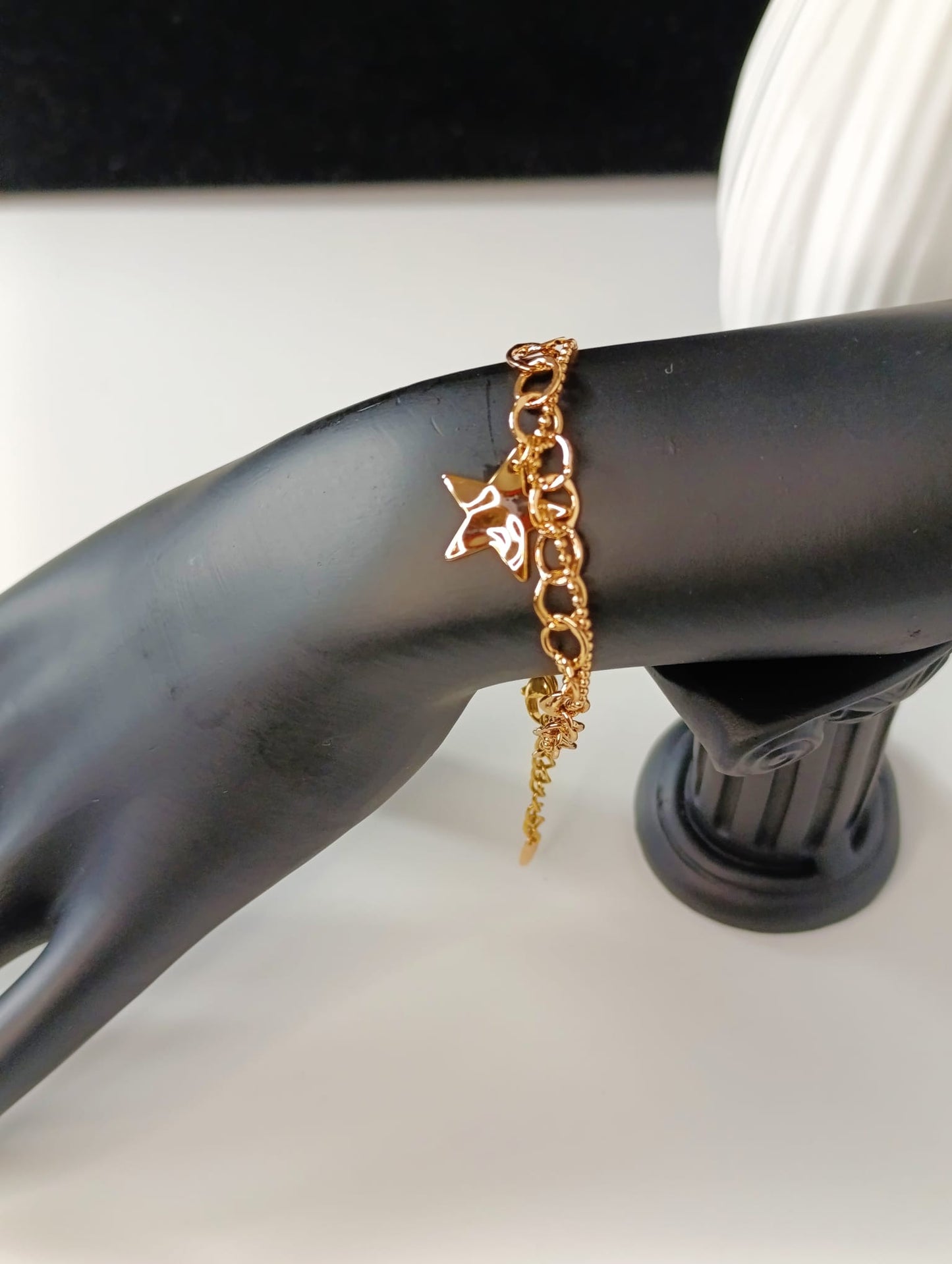 Star charm bracelet. Gold. Hypoallergenic. women jewelry. Chain bracelet. Gift for women. Star locket.