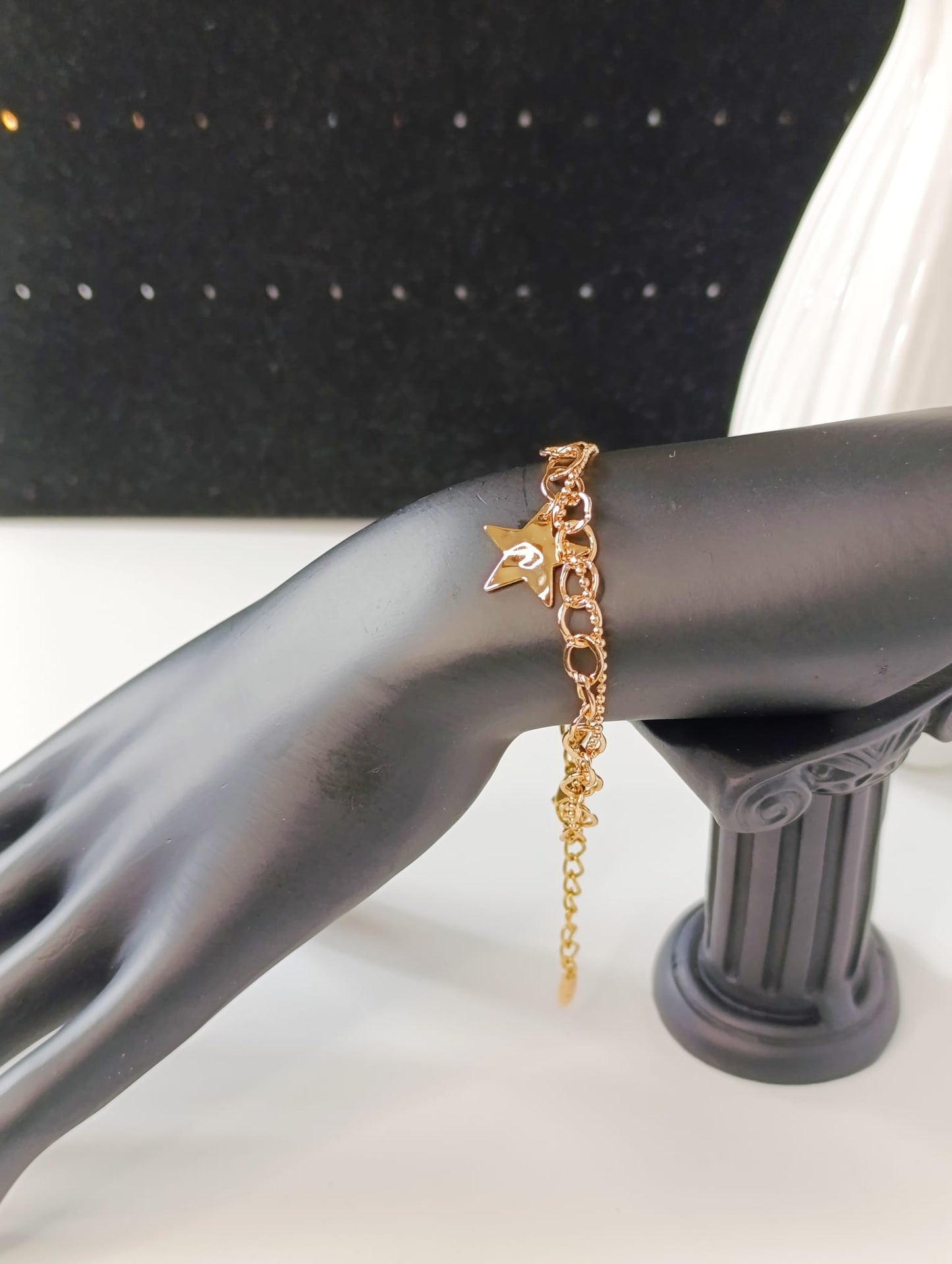 Star charm bracelet. Gold. Hypoallergenic. women jewelry. Chain bracelet. Gift for women. Star locket.