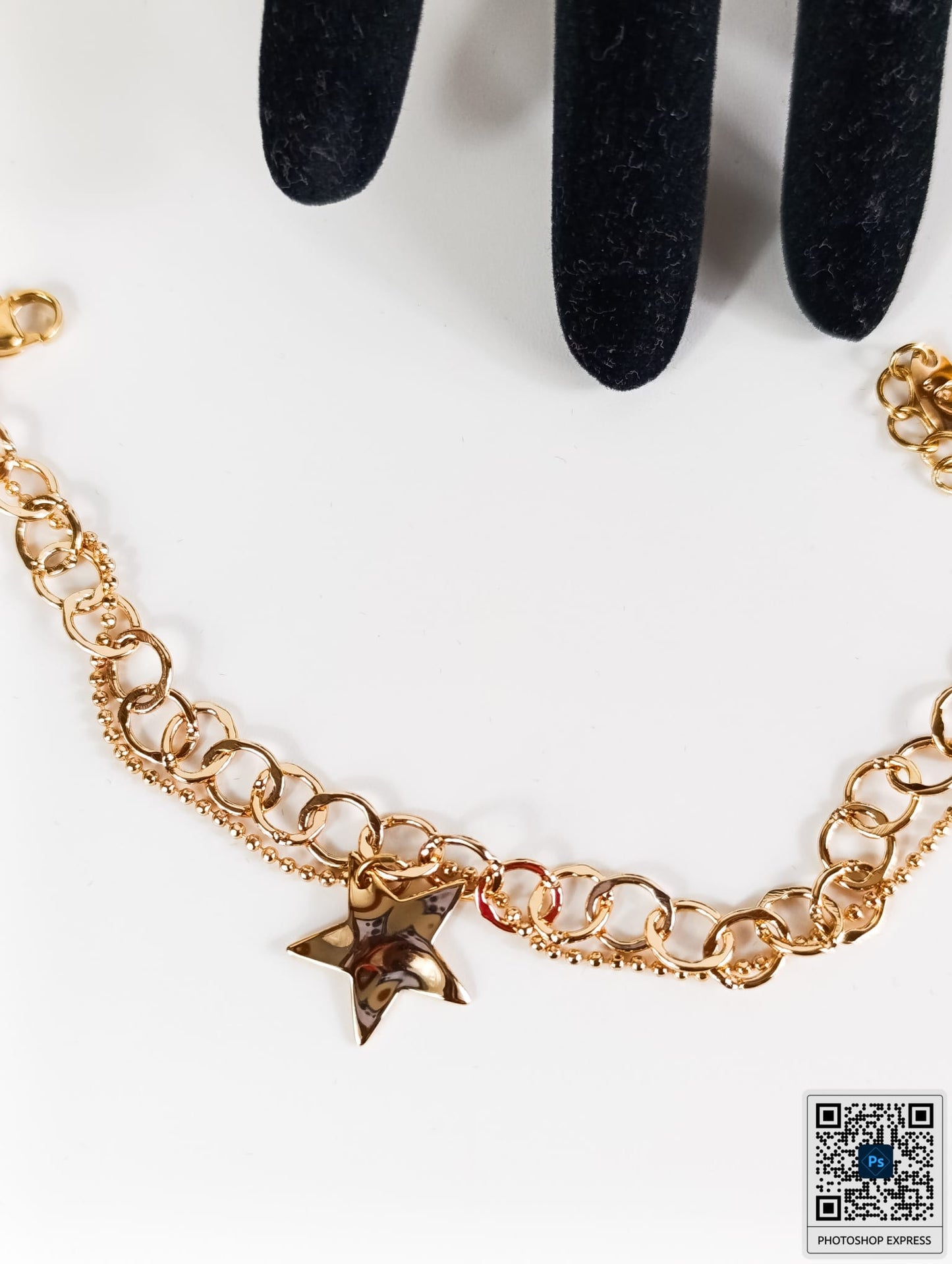 Star charm bracelet. Gold. Hypoallergenic. women jewelry. Chain bracelet. Gift for women. Star locket.