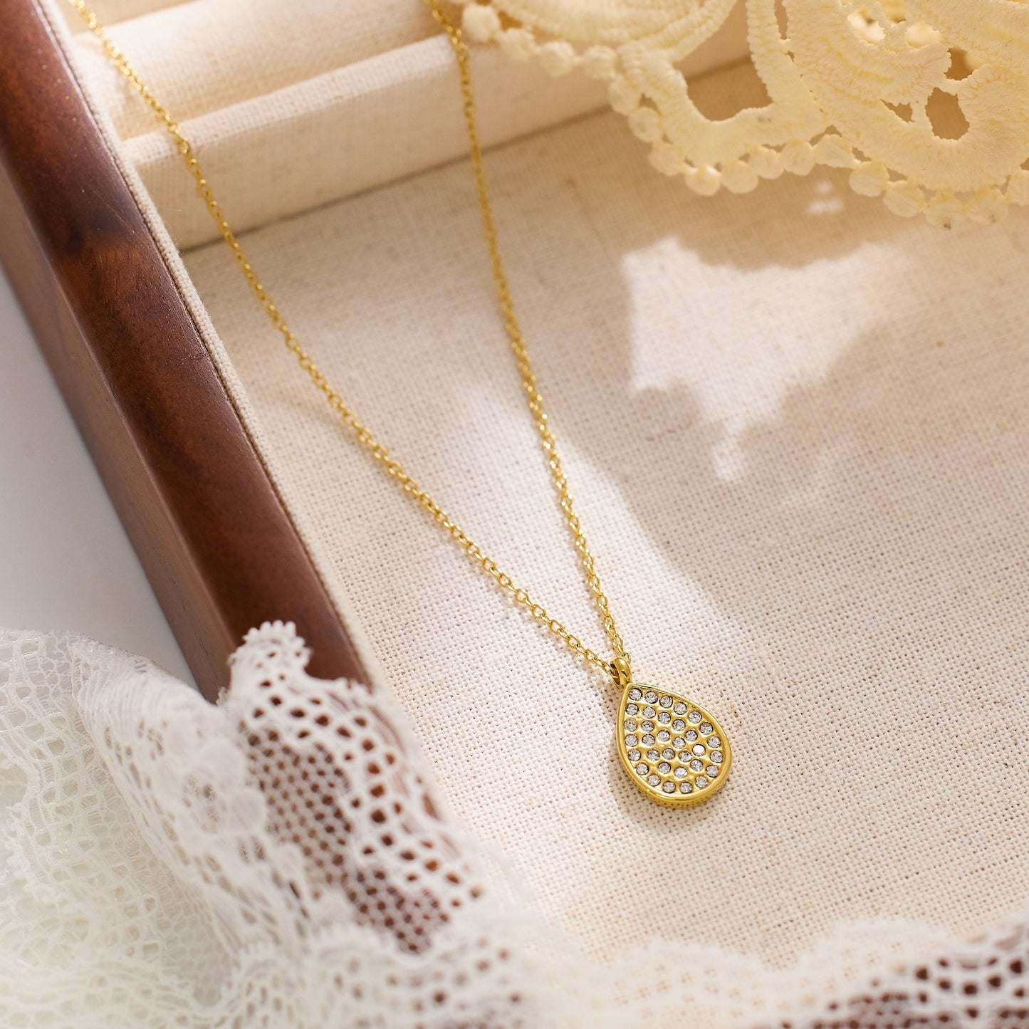 Necklace with oval shape pendant with stones.
