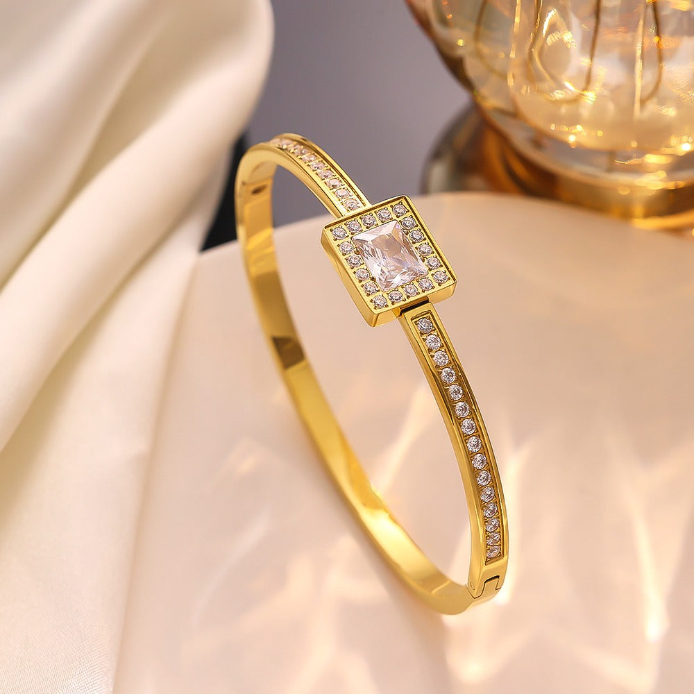 Luxury bangle with crystal and zirconstones