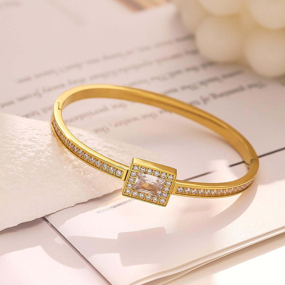 Luxury bangle with crystal and zirconstones