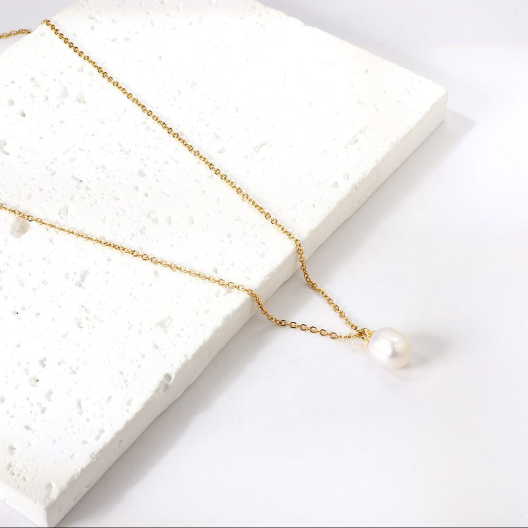 Necklace with pearl pendant.