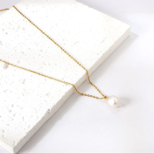 Necklace with pearl pendant.