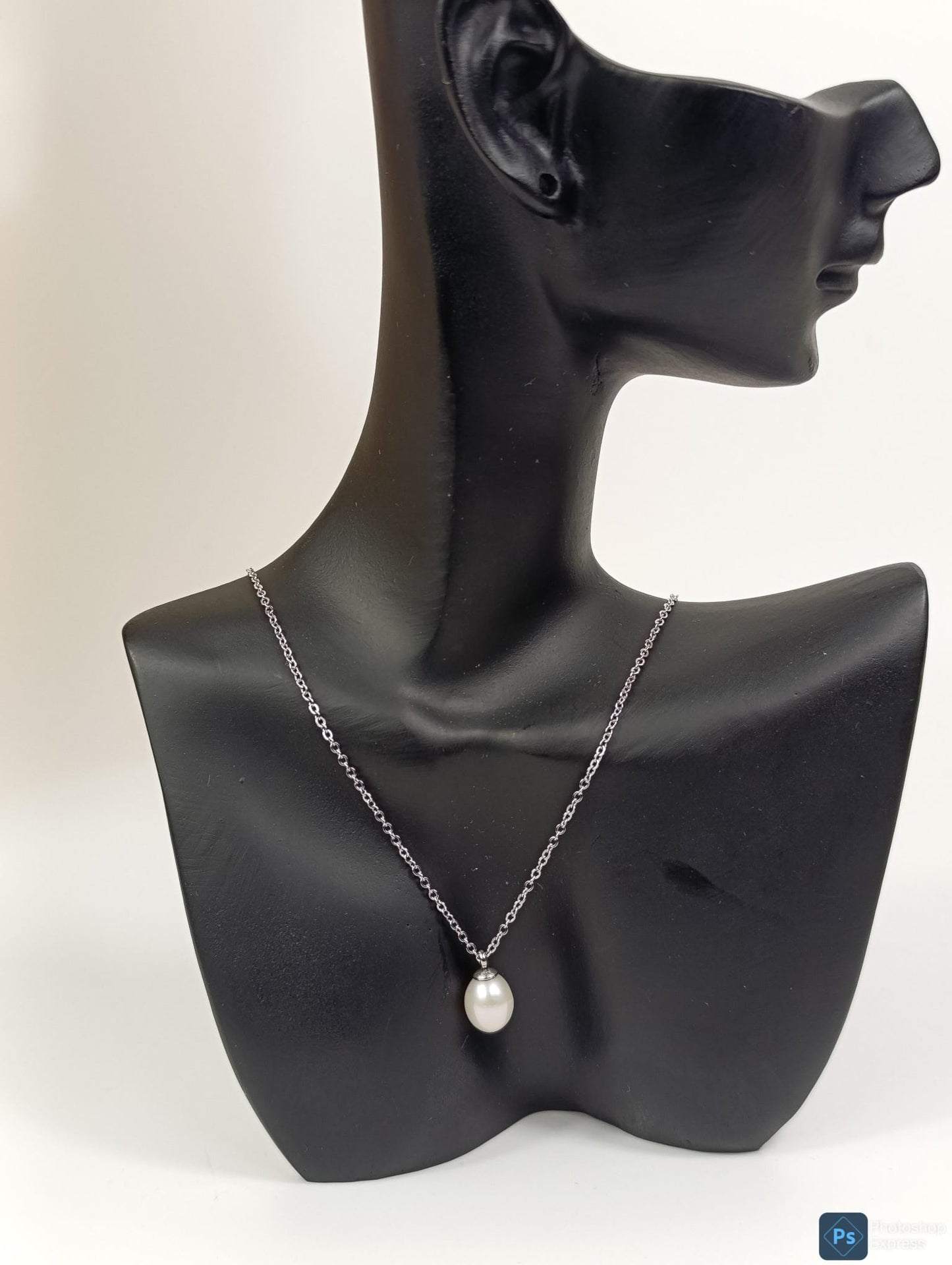 Necklace with pearl pendant.
