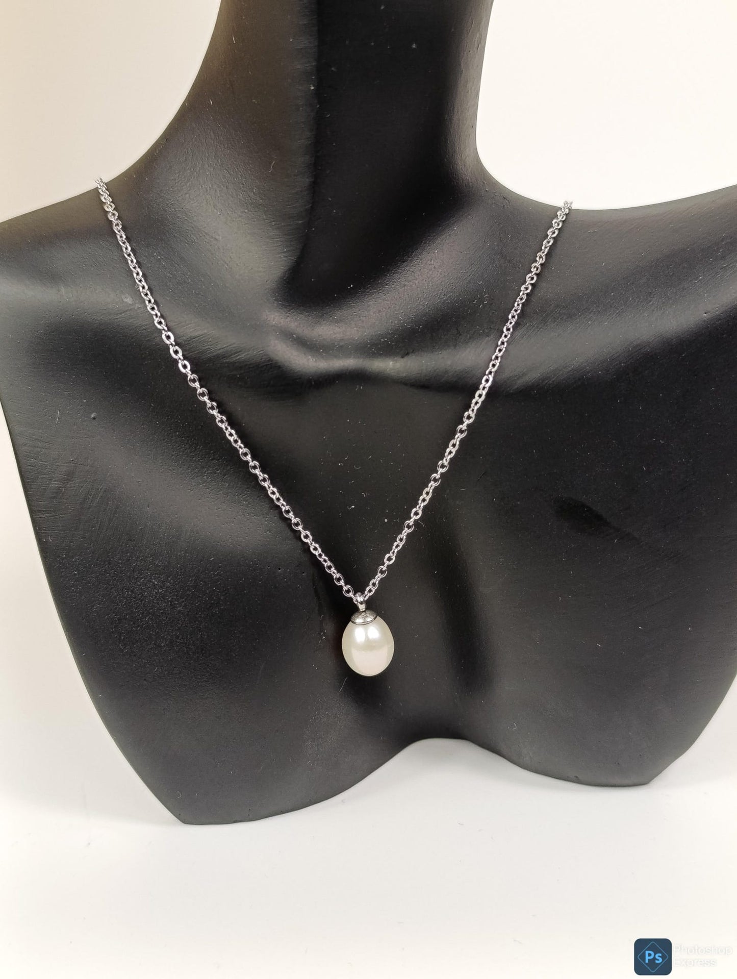 Necklace with pearl pendant.
