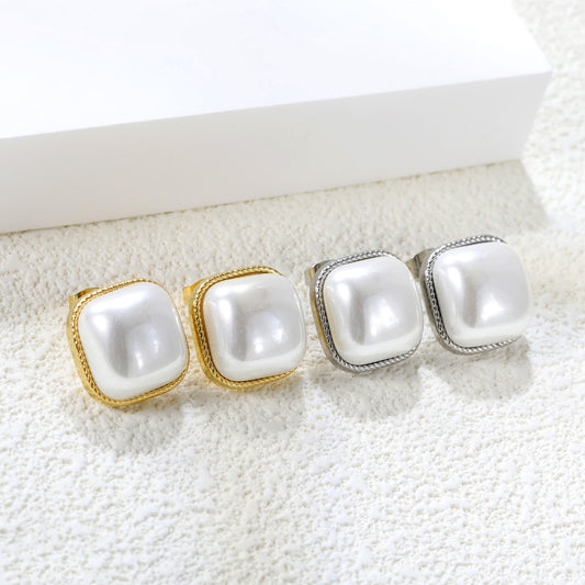 Squared shaped pearl studs