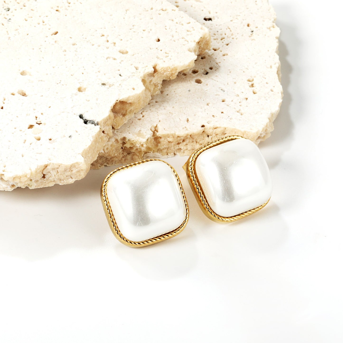 Squared shaped pearl studs