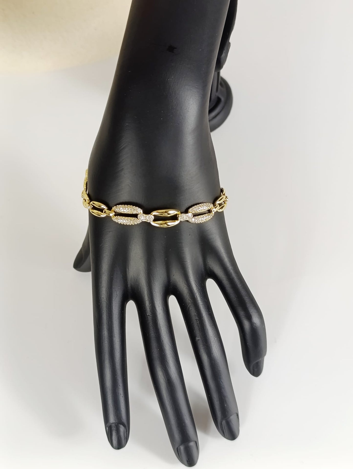 Gold-plated bracelet. Waterproof. Non-Tarnish, gifts for her, gifts, Chain for women.  women bracelets. 14K gold plated