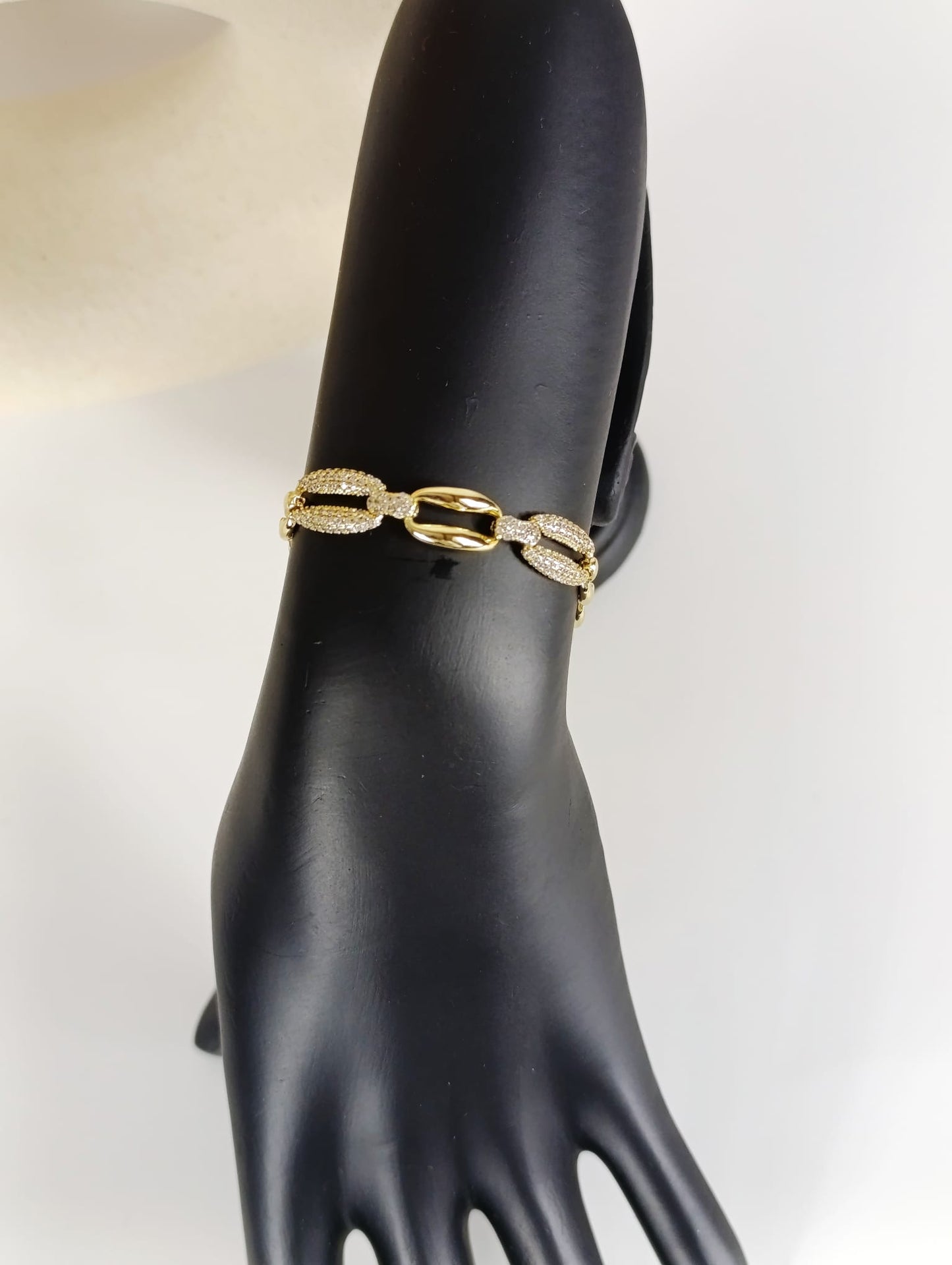 Gold-plated bracelet. Waterproof. Non-Tarnish, gifts for her, gifts, Chain for women.  women bracelets. 14K gold plated