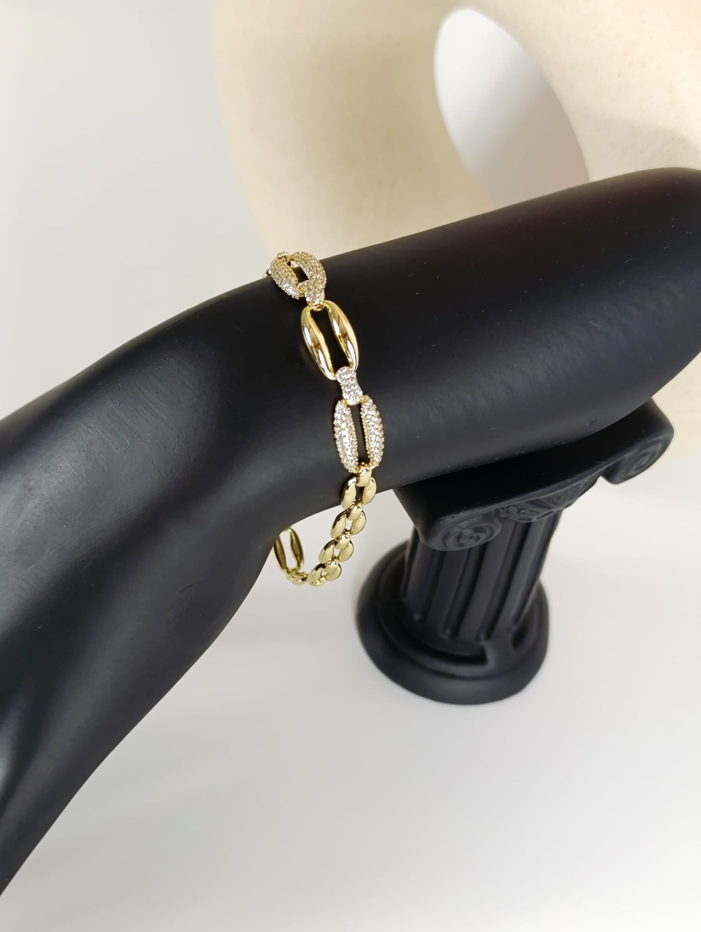Gold-plated bracelet. Waterproof. Non-Tarnish, gifts for her, gifts, Chain for women.  women bracelets. 14K gold plated
