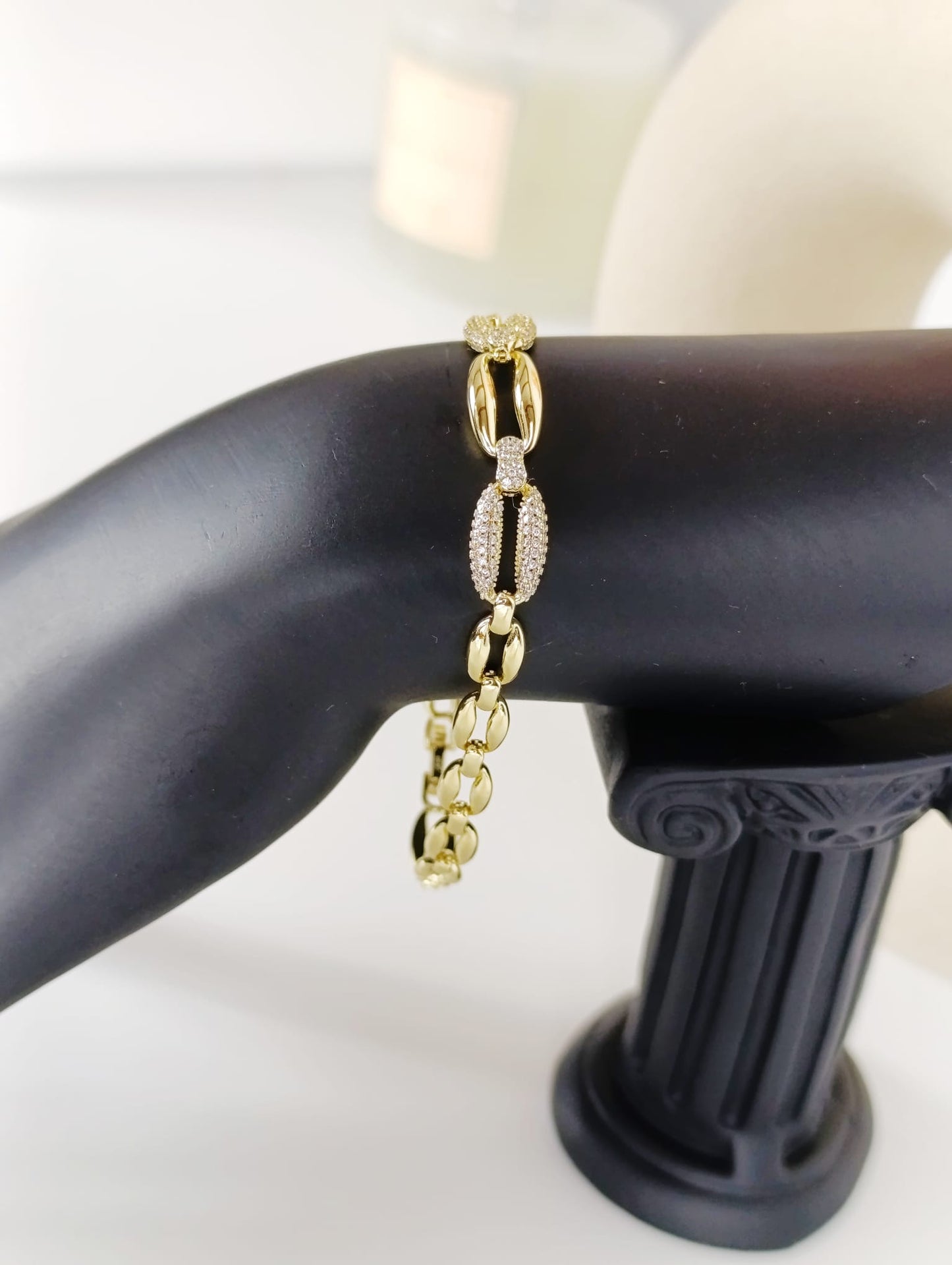 Gold-plated bracelet. Waterproof. Non-Tarnish, gifts for her, gifts, Chain for women.  women bracelets. 14K gold plated