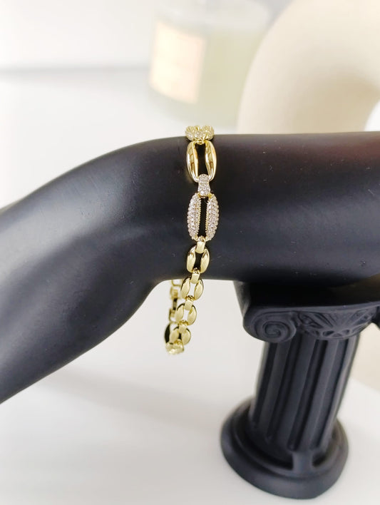Gold-plated bracelet. Waterproof. Non-Tarnish, gifts for her, gifts, Chain for women.  women bracelets. 14K gold plated