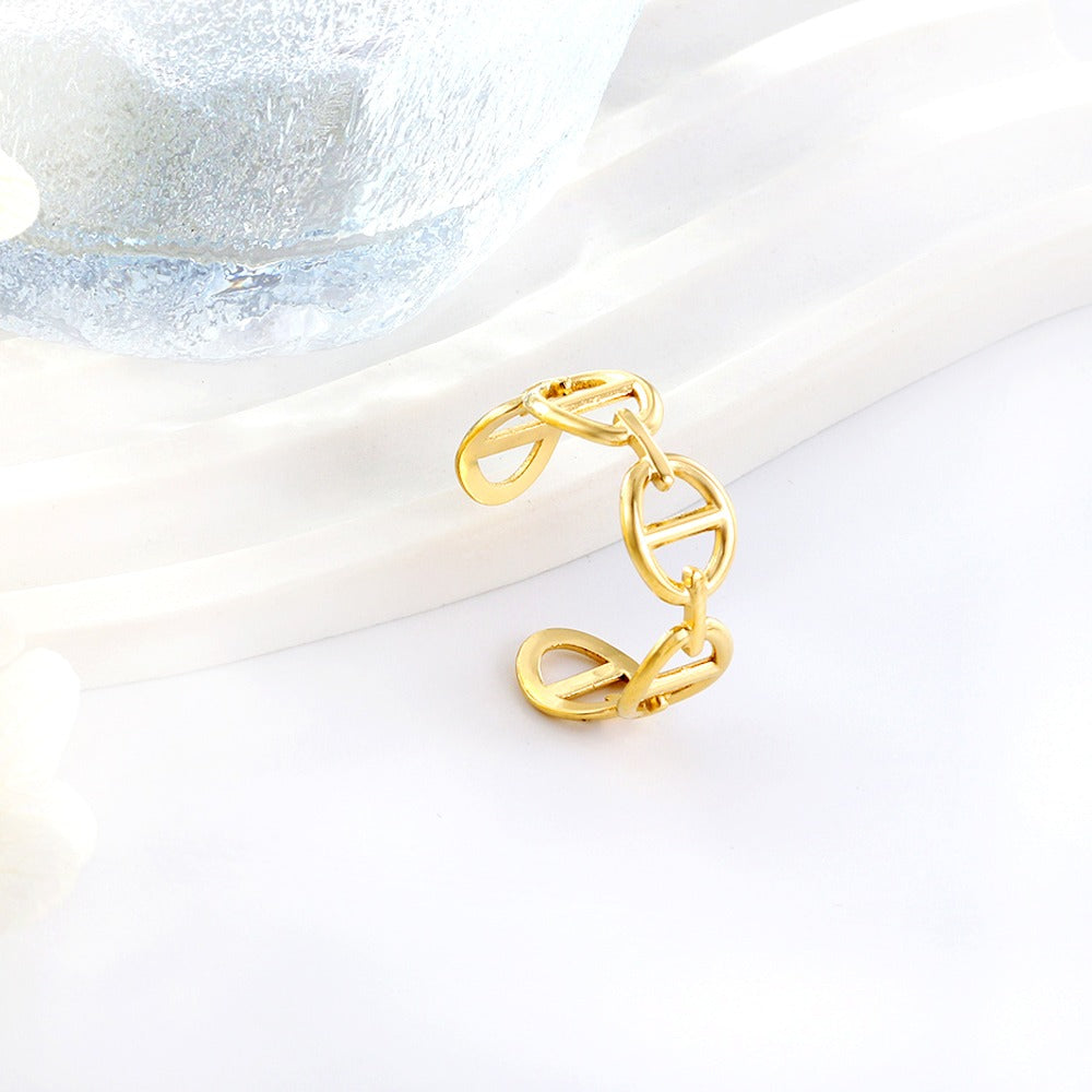 Ring with designs all rounds