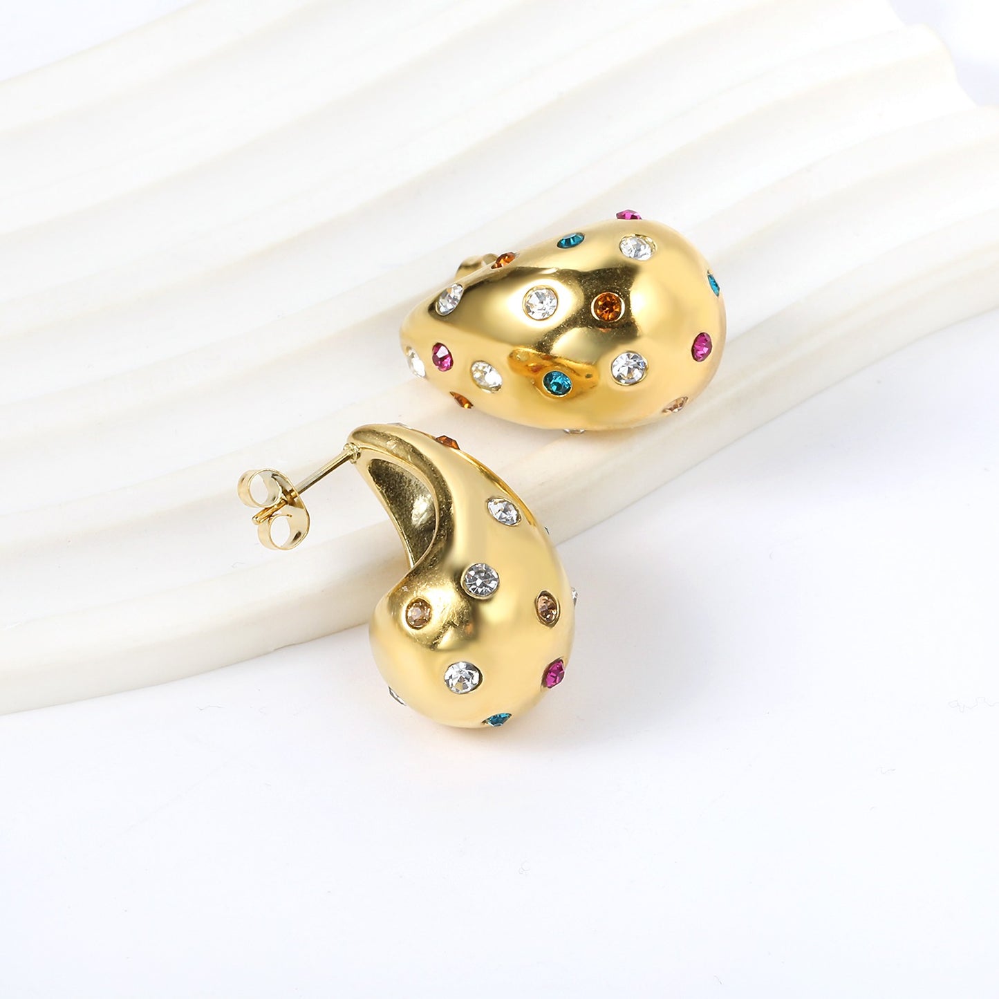 Tear drops earring with different color stones.