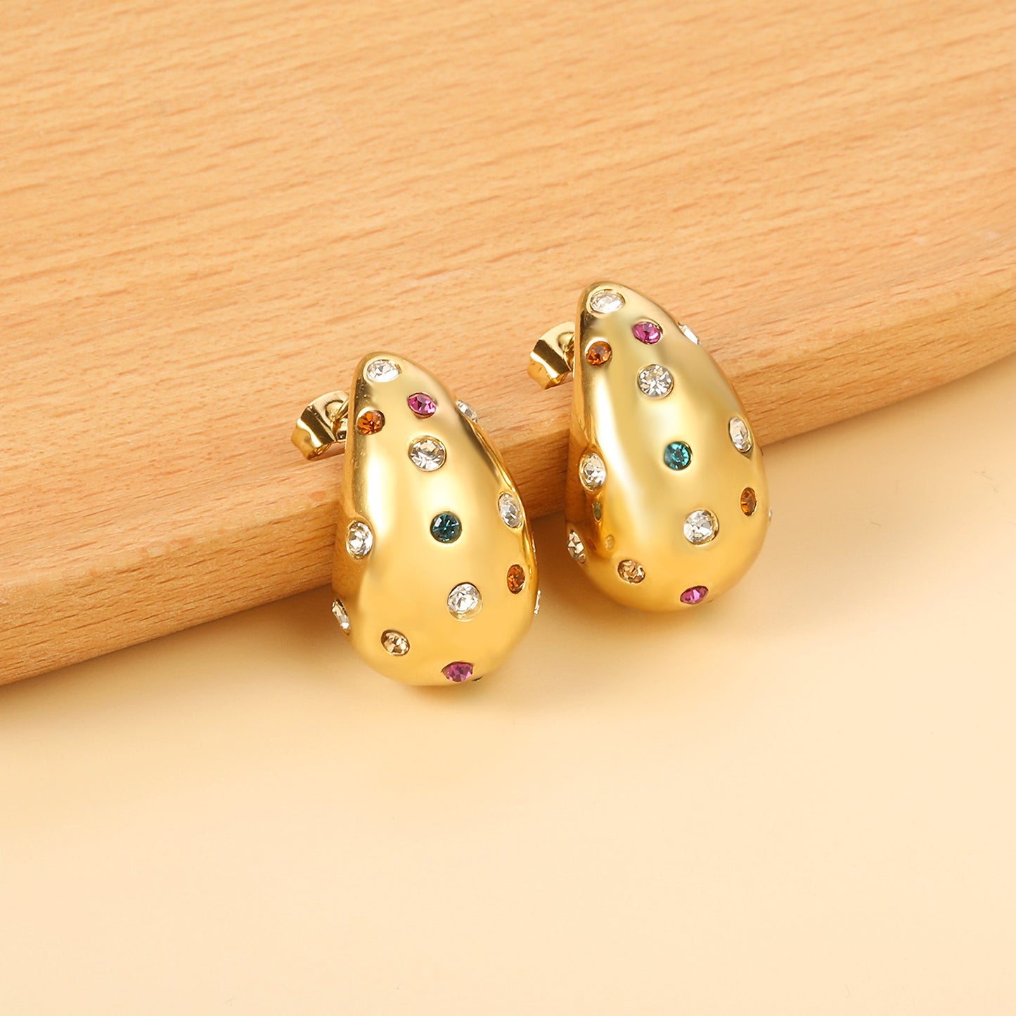 Tear drops earring with different color stones.