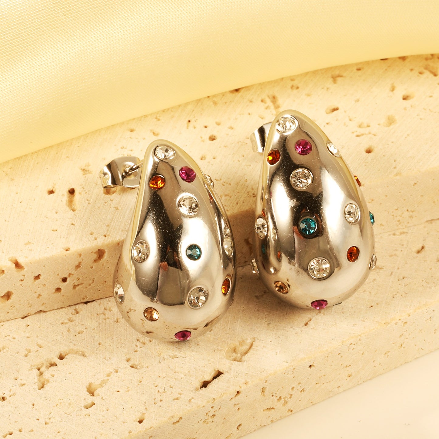 Tear drops earring with different color stones.