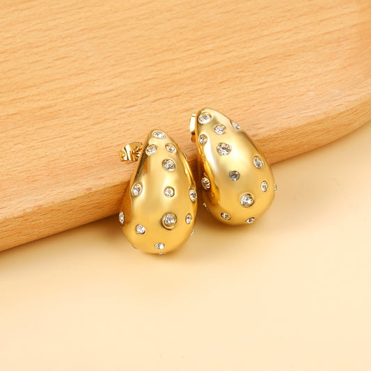 Tear drop earrings with white stones