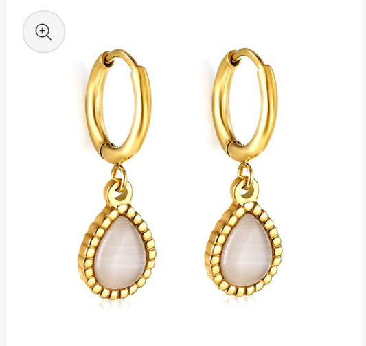 Drop/dangle earrings with oval shape shinny pearl. Waterproof earrings, hypoallergenic, Non-Tarnish Jewelry, Minimalist.