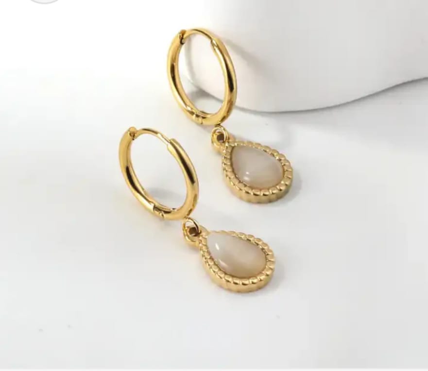 Drop/dangle earrings with oval shape shinny pearl. Waterproof earrings, hypoallergenic, Non-Tarnish Jewelry, Minimalist.