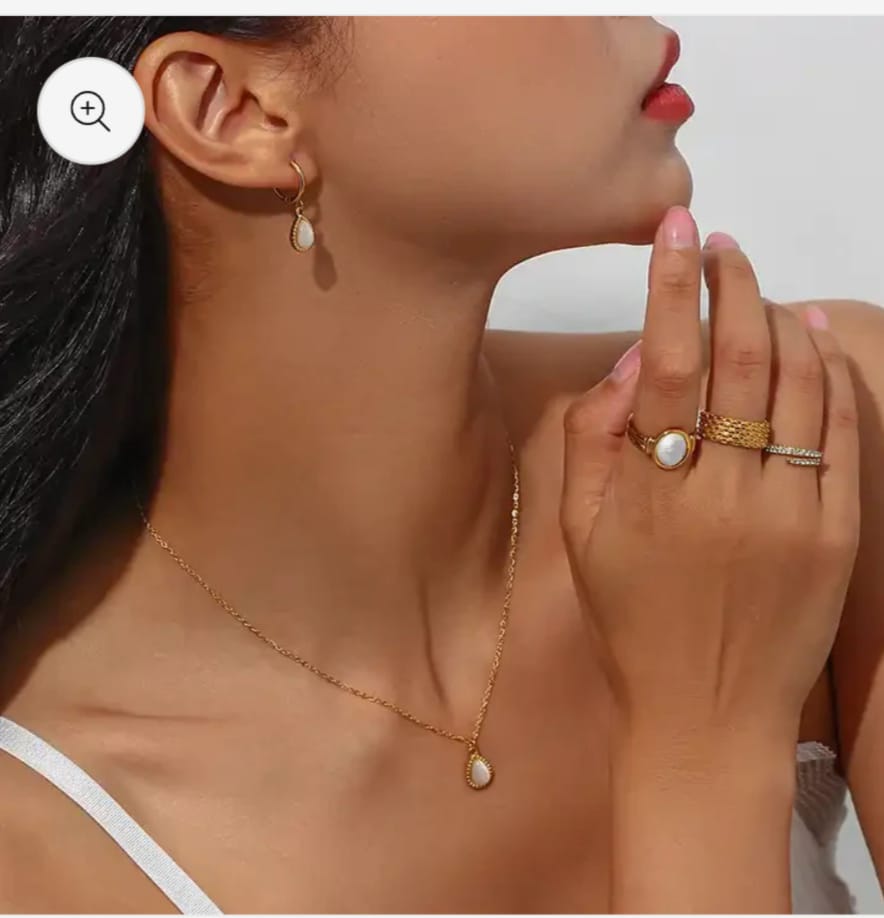 Drop/dangle earrings with oval shape shinny pearl. Waterproof earrings, hypoallergenic, Non-Tarnish Jewelry, Minimalist.