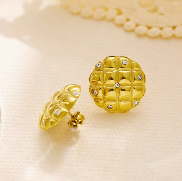 Cirlce pineapple shaped big stud with stones