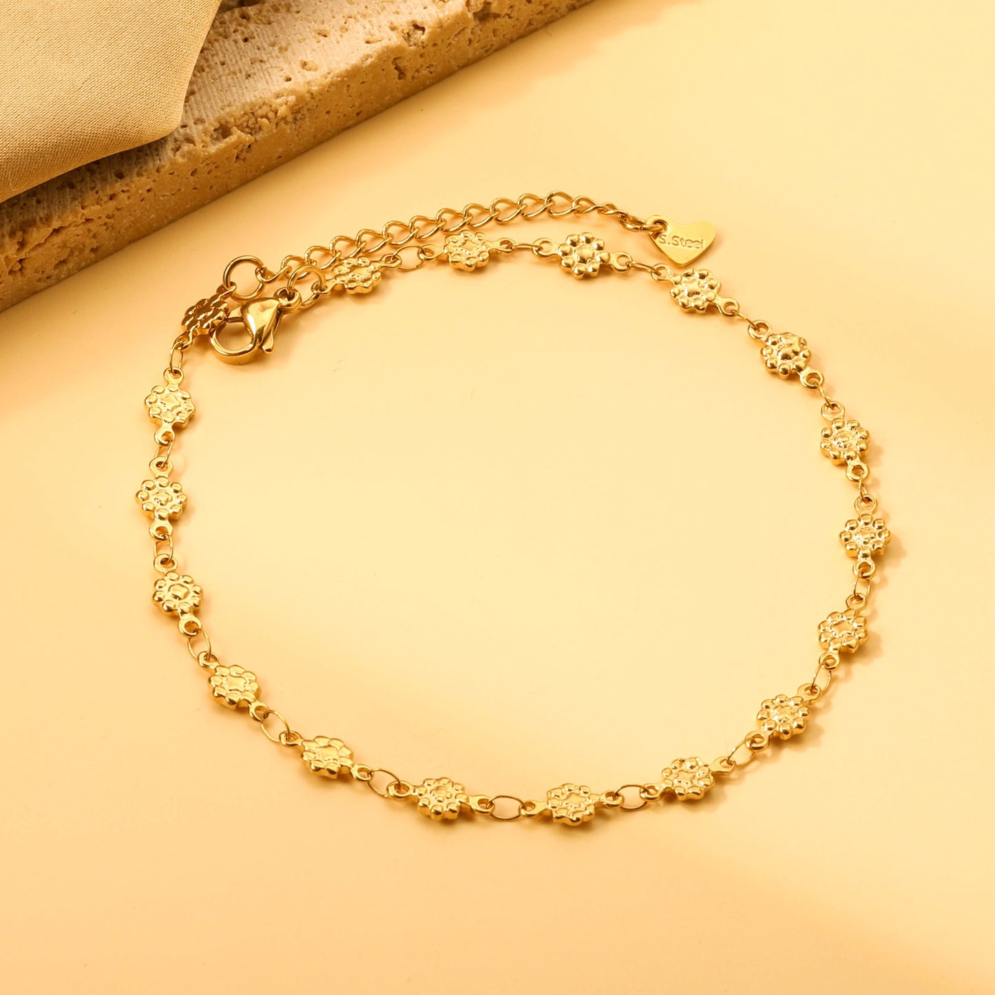 Single chain anklet with flower shape all around it