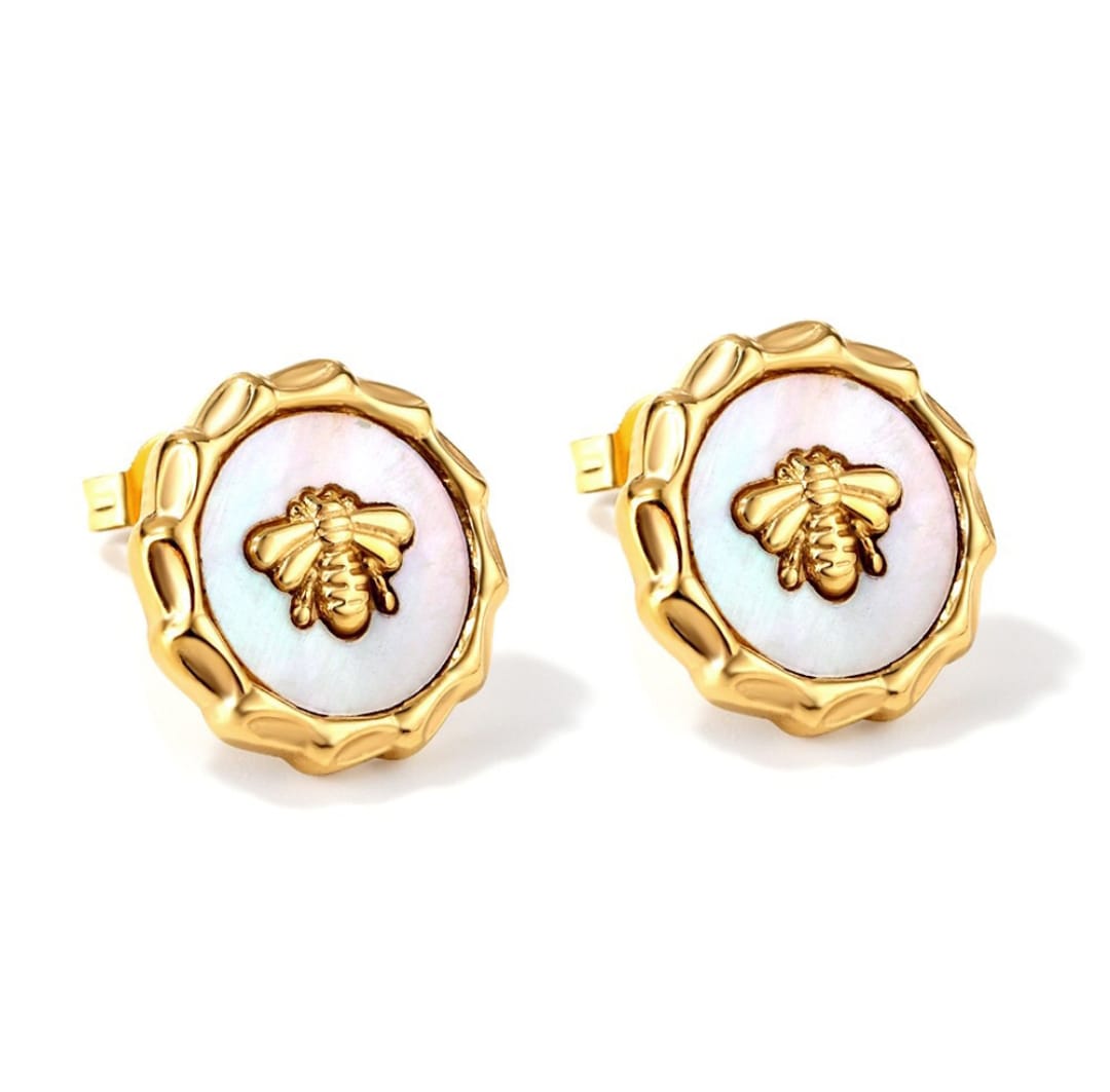 Stud earring with butterfly design. Waterproof earrings, hypoallergenic, Non-Tarnish Jewelry, Minimalist.