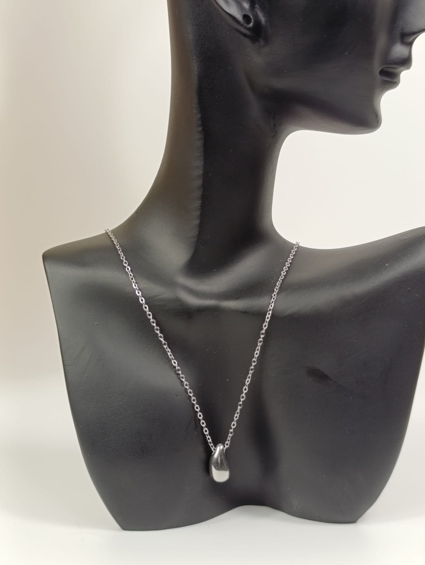 Water pearl necklace, in gold color and silver color. 18K gold plated. Waterproof. stainless steel.