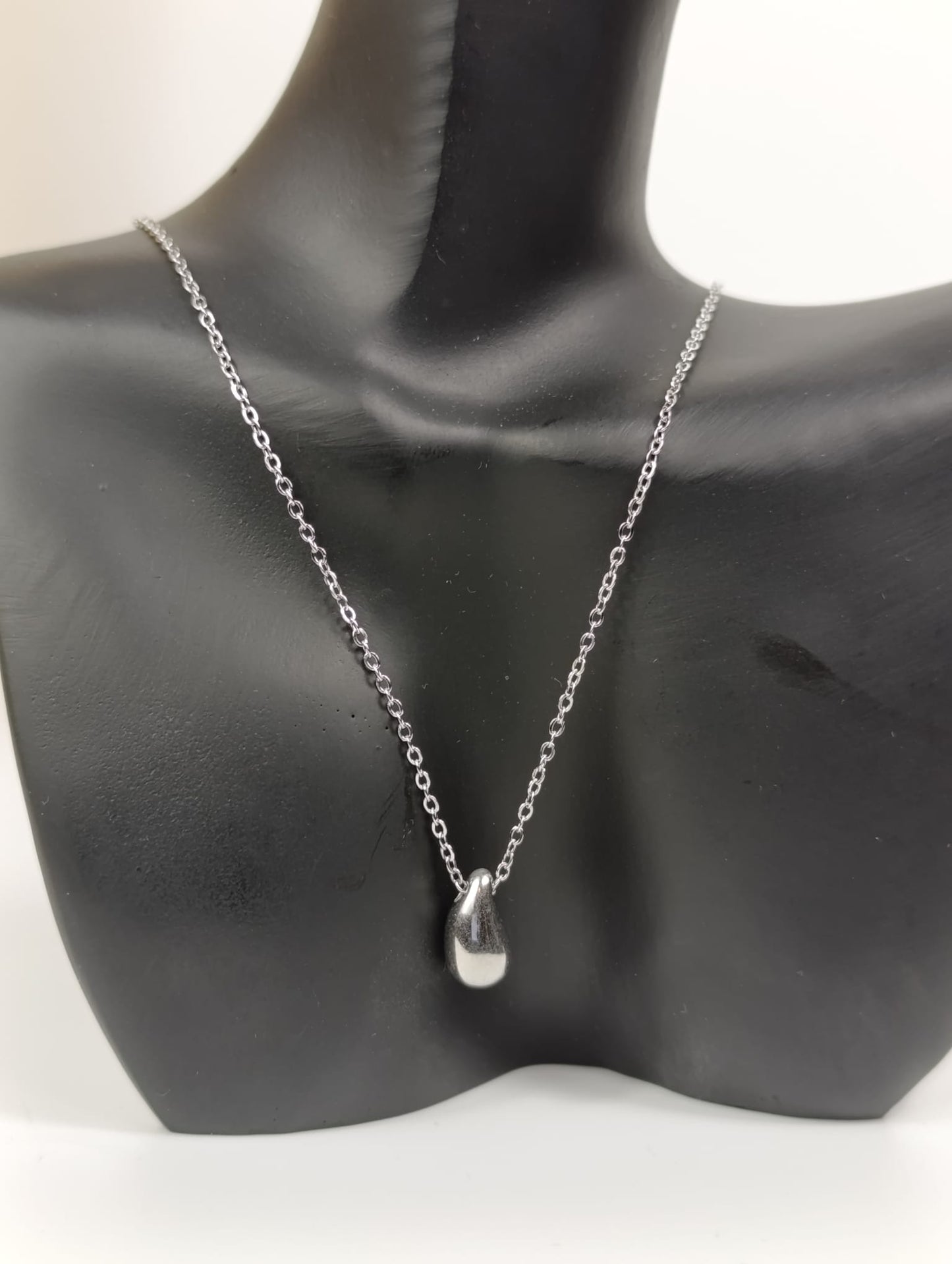 Water pearl necklace, in gold color and silver color. 18K gold plated. Waterproof. stainless steel.