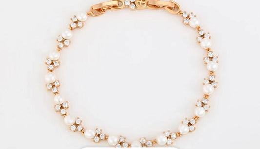 Pearl bracelet. Gold Bracelet. Jewelry for bride. Women jewelry. Zircon stones. Bridal. Wedding. Gift for women. Gift for her
