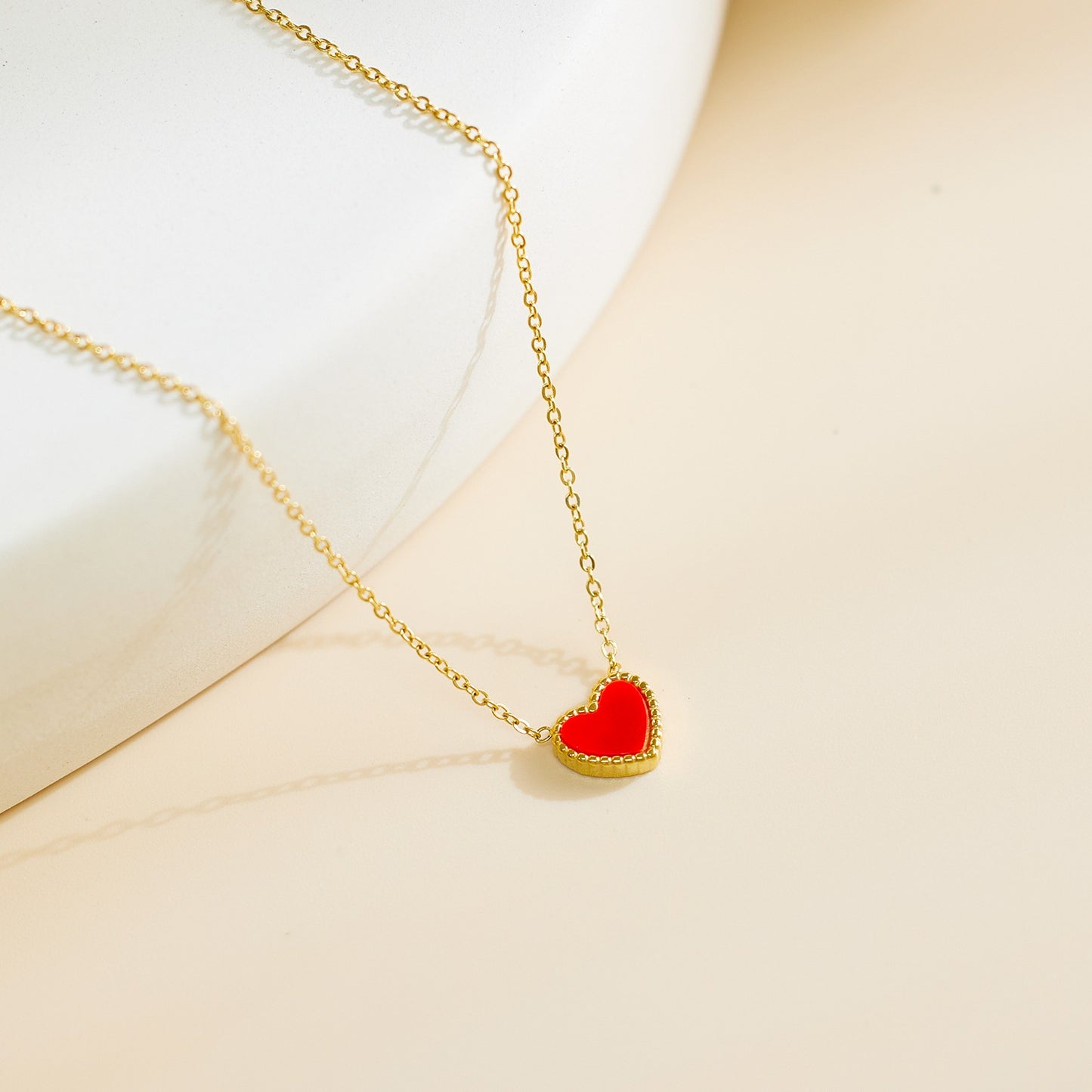 Necklace with heart shaped 2 in 1 colored pendant