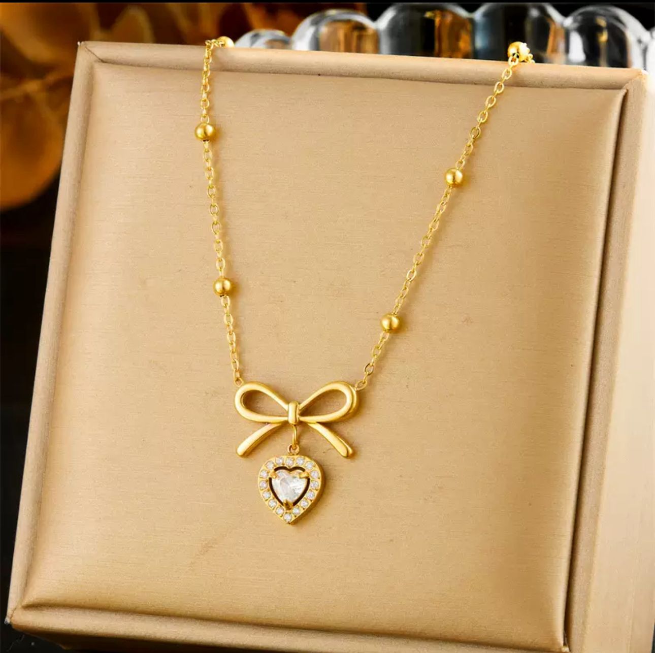 Heart and bowtie pendant necklace