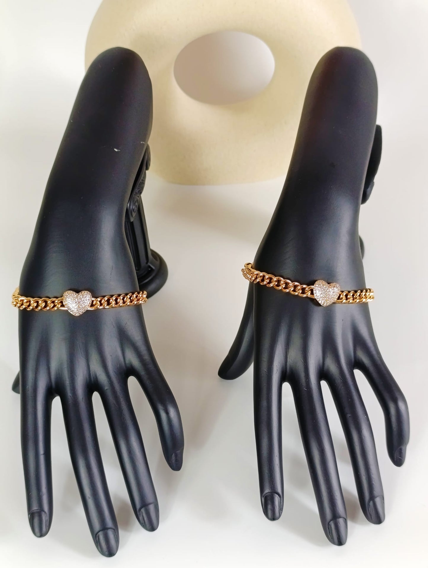 heart pendant bracelet. cuban chain bracelet. 18K goldplated. waterproof. Non-Tarnish. gifts for her. gifts, love bracelet. women bracelets.