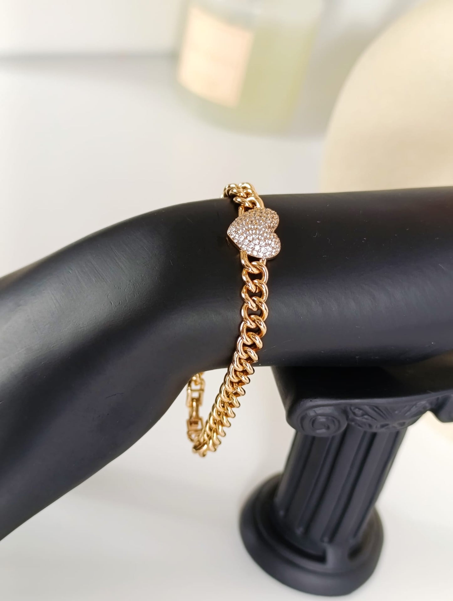 heart pendant bracelet. cuban chain bracelet. 18K goldplated. waterproof. Non-Tarnish. gifts for her. gifts, love bracelet. women bracelets.