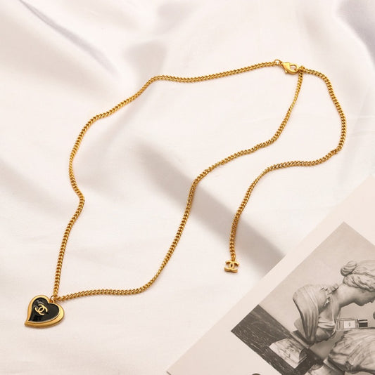 N-Chanel104. Chanel necklace with black heart pendant. Stainless Steel. Waterproof.