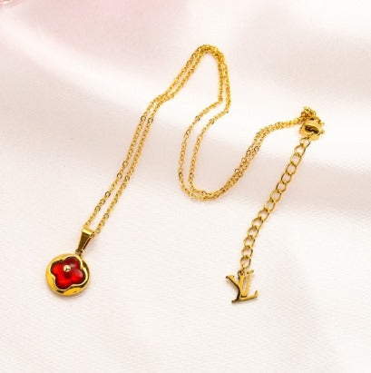 N-LV26. LV Stainless steel, Waterproof, Necklace with kleeblat pendant.