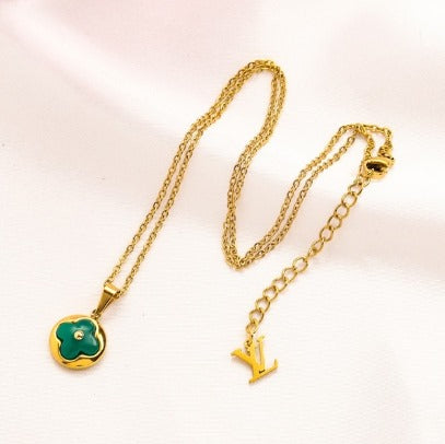 N-LV26. LV Stainless steel, Waterproof, Necklace with kleeblat pendant.