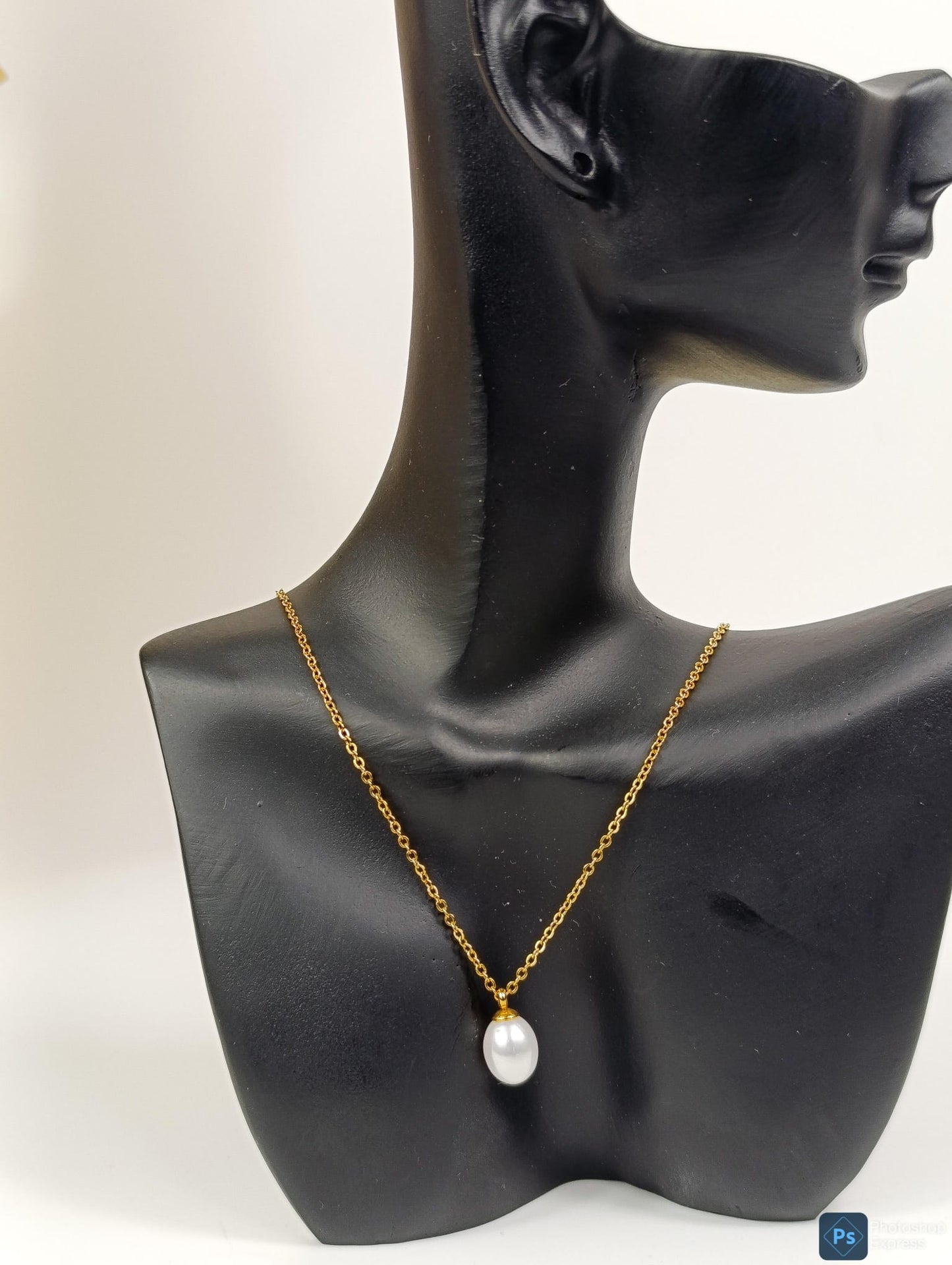 Necklace with pearl pendant.