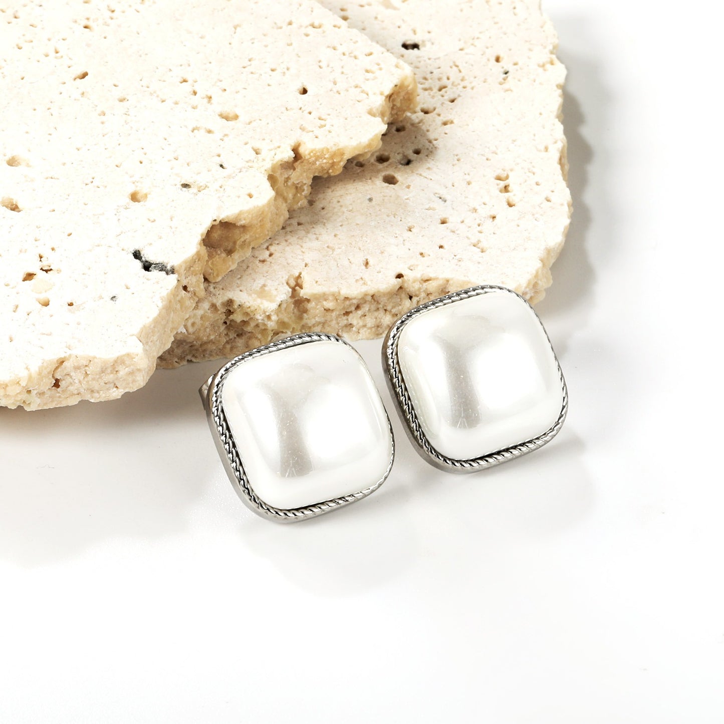 Squared shaped pearl studs