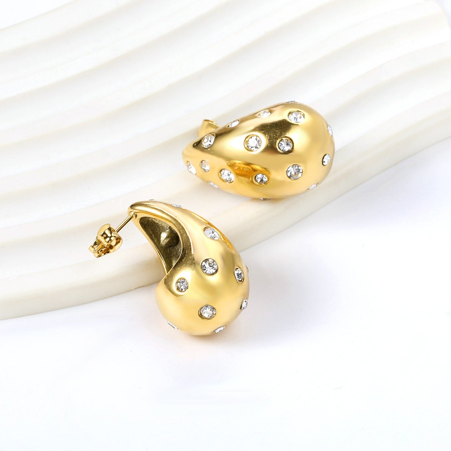 Tear drop earrings with white stones