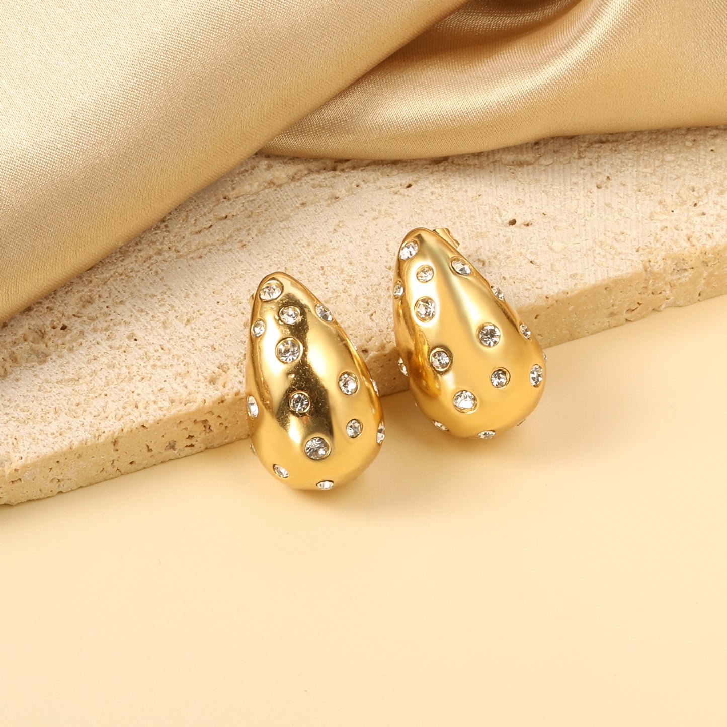 Tear drop earrings with white stones