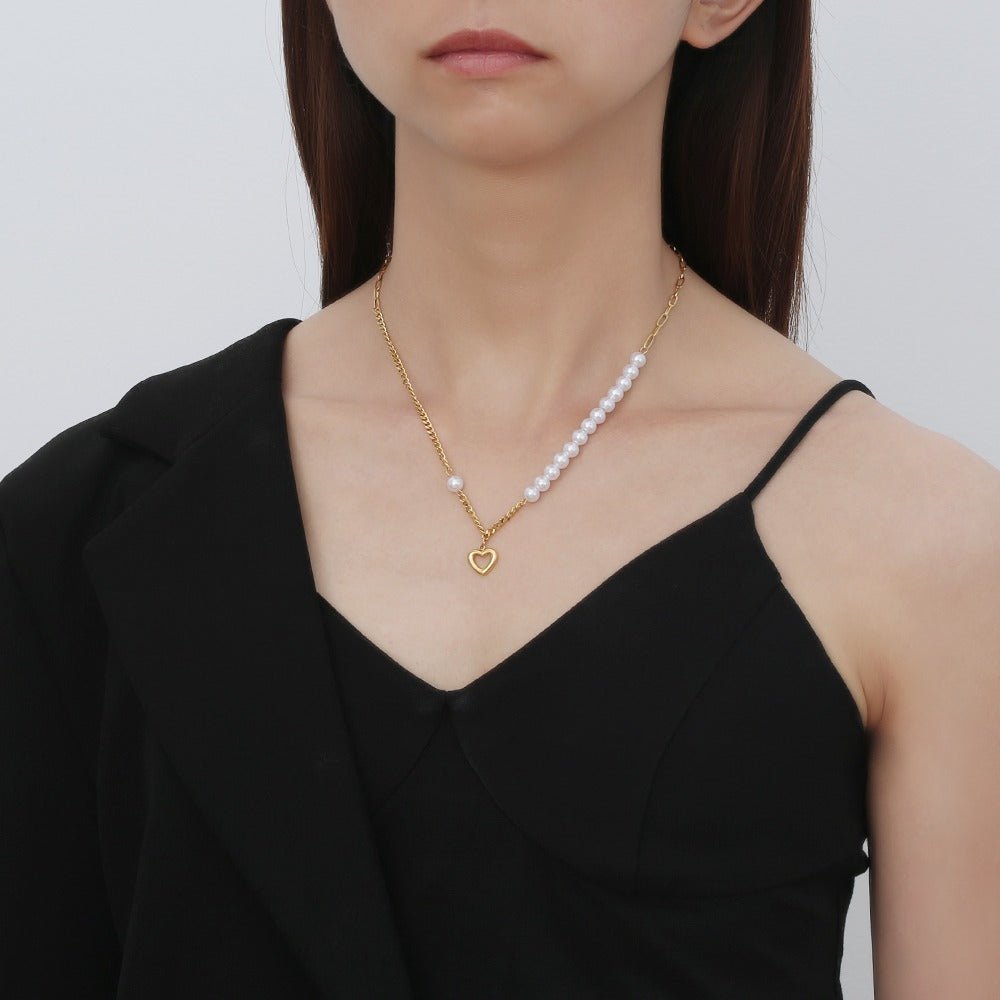 Necklace with chain and pearls with a heart pendant