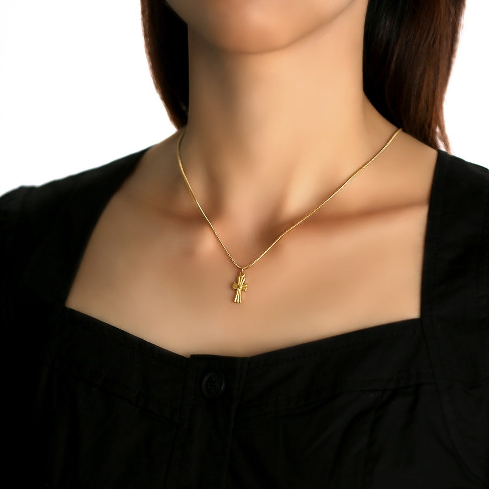 Necklace with cross pendant