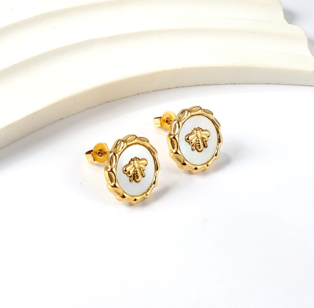 Stud earring with butterfly design. Waterproof earrings, hypoallergenic, Non-Tarnish Jewelry, Minimalist.