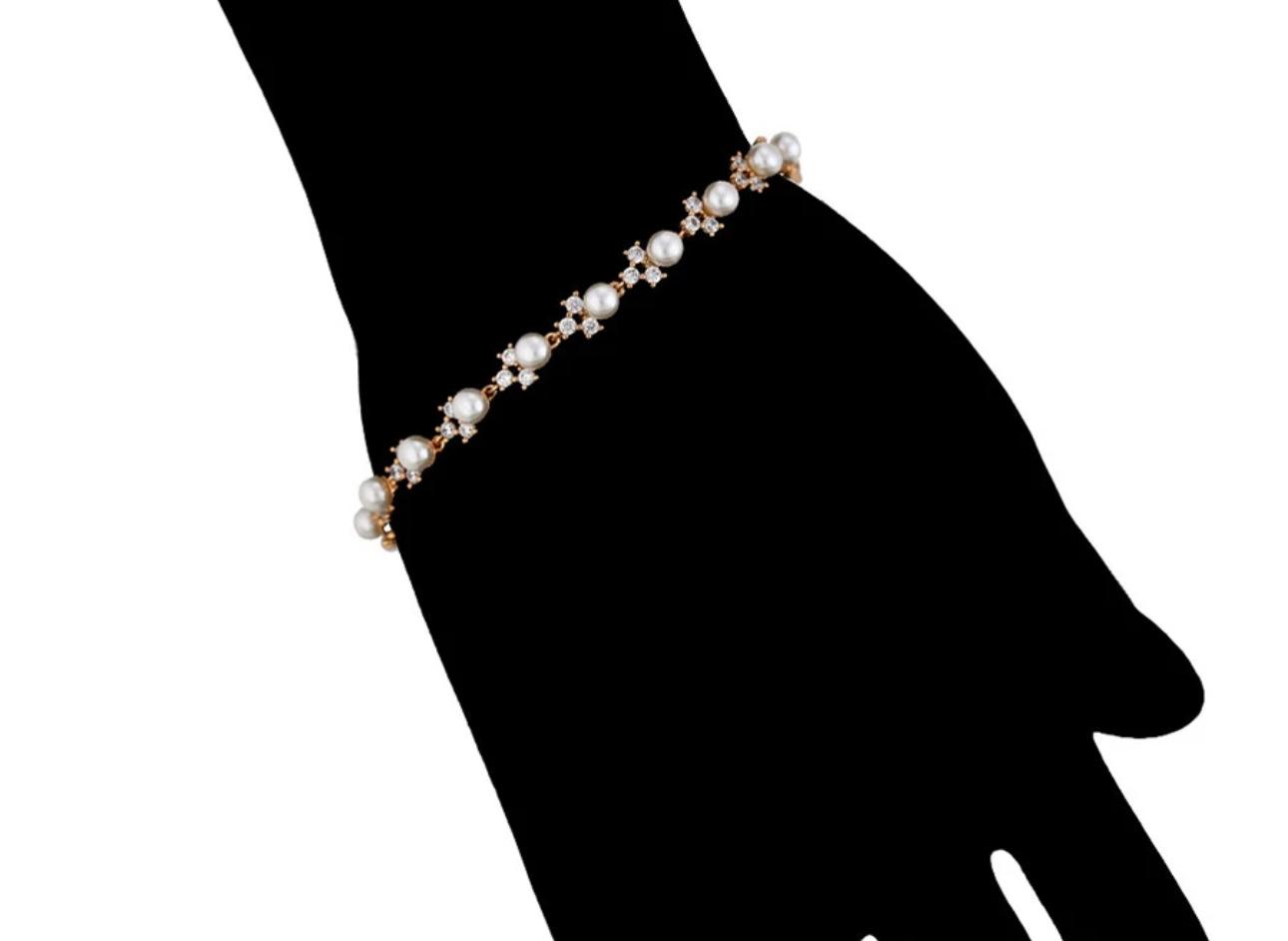 Pearl bracelet. Gold Bracelet. Jewelry for bride. Women jewelry. Zircon stones. Bridal. Wedding. Gift for women. Gift for her